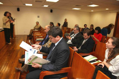 Las palabras de bienvenida al primer módulo estuvo a cargo de la responsable del CIEJ, doctora Carmen Montanía
