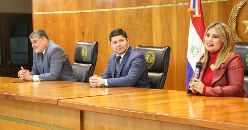 Adolescentes del Grupo Consultivo de Niños, Niñas y Adolescentes del Paraguay visitaron la sede judicial de Asunción, donde fueron recibidos por el magíster Aldo Ávalos, encargado del Departamento de Educación en Justicia.