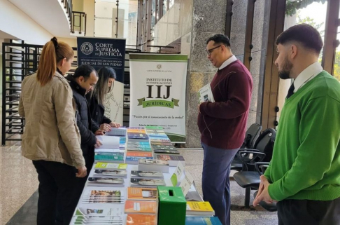 El Instituto de Investigaciones Jurídicas (IIJ) de la Corte Suprema de Justicia llevó a cabo  feria de libros jurídicos en el Palacio de Justicia de San Pedro.