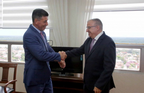 Ministro Ríos recibió en su despacho la visita del profesor español Dr. Jordi Ferrer Beltrán.