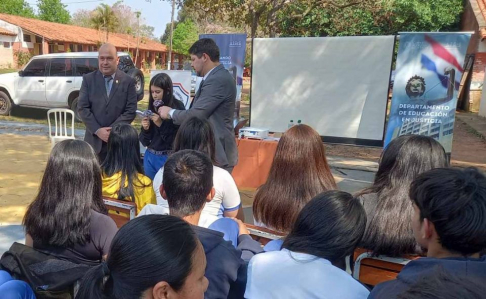 Alumnos de instituciones educativas de Arroyos y Esteros fueron instruidos sobre sus derechos y obligaciones.