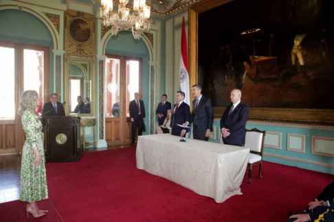 Vicepresidente primero de la Corte Suprema participó del acto de juramento de embajadora ante Estados Unidos.