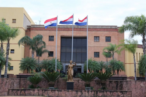 Palacio de Justicia de Coronel Oviedo.