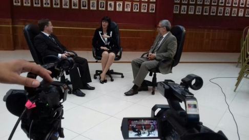 Este espacio es conducido por el abogado, periodista y politólogo José María Costa. 