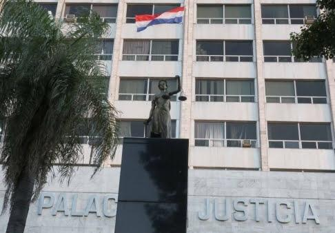 Acuerdo y Sentencia N° 883 de la Sala Constitucional