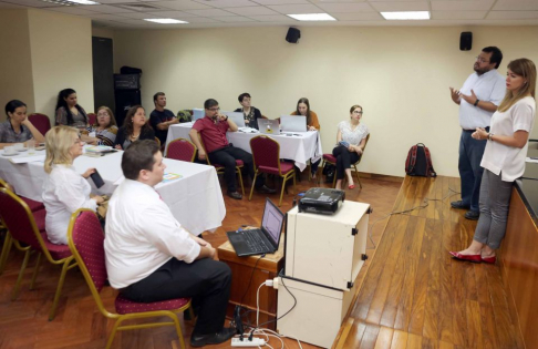 La charla se enfocó en un estudio anterior realizado con la Corte sobre prestación de alimentos como un ejemplo de cómo se pueden hacer propuestas de políticas públicas para mejorar el acceso a la justicia.