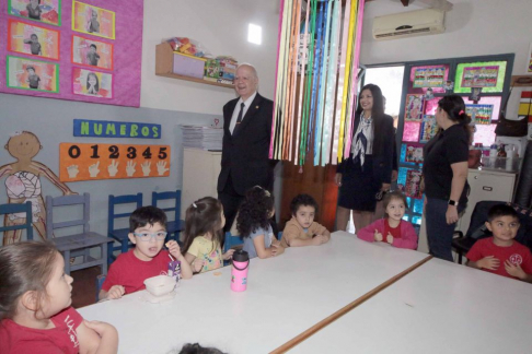 Ministro de la CSJ, doctor Luis María Benítez Riera, visitó el EDI “Dulce Despertar”.