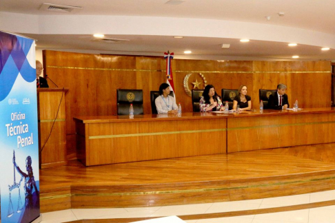 Durante la apertura, la ministra Llanes explicó que la jornada corresponde al cierre del taller técnico y a la presentación del equipo que integrará la mesa de trabajo encargada de elaborar el instrumento metodológico.