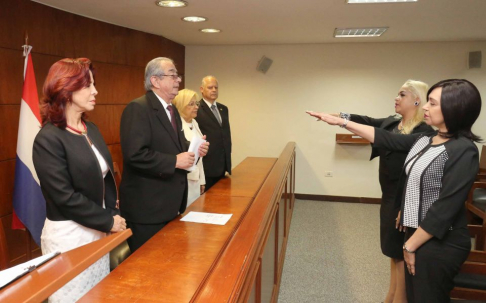 Nuevos magistrados prestan juramento