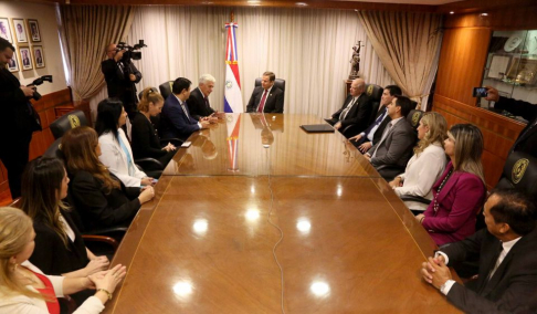 Autoridades de la Corte Suprema y representantes de la Asociación de Magistrados dialogaron sobre fortalecimiento del servicio de justicia.
