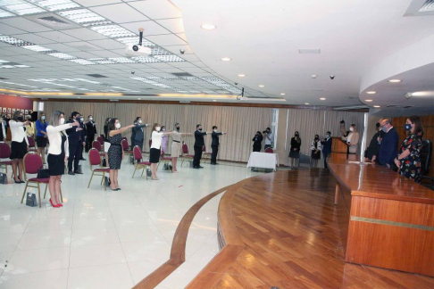 El juramento se llevó a cabo en el salón auditorio Dra Serafina Dávalos.