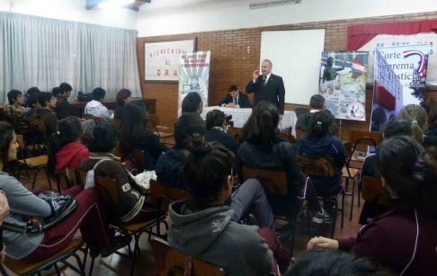 El ministro de la Corte Suprema, doctor Benitez Riera estuvo presente en el Colegio Ysaty.