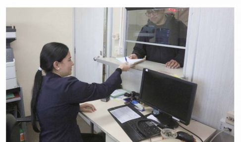 Funcionarios contratados deben presentar facturas.