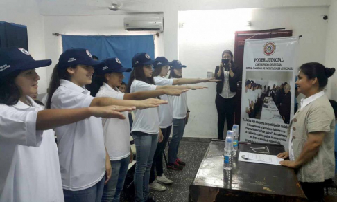 Momento del juramento de facilitadores estudiantiles de Villeta