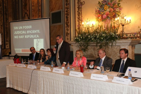 Las palabras de apertura estuvieron a cargo del vicepresidente primero de la máxima instancia judicial, doctor Antonio Fretes.