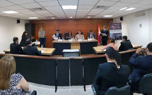 La Abog. Nury Montiel, titular de la Dirección de DD.HH. de la Corte Suprema de Justicia, brindó las palabras de apertura 