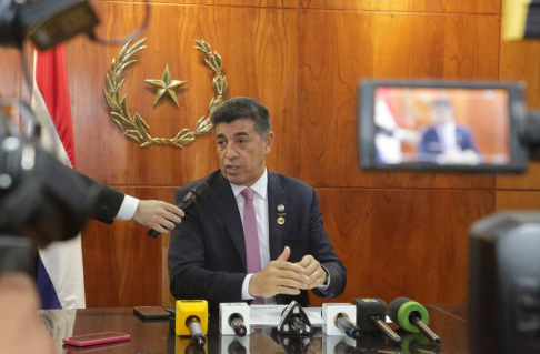 El ministro Víctor Ríos brindó una conferencia de prensa sobre su presentación ante la Sala Constitucional
