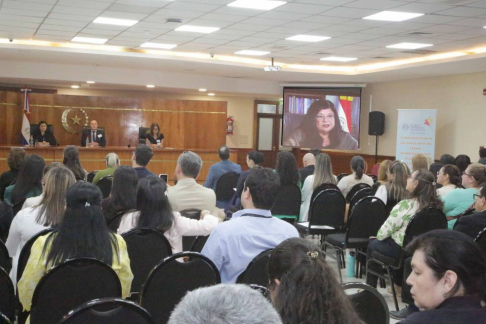 La vicepresidenta primera de la Corte Suprema de Justicia y ministra integrante de la Sala Penal, doctora Carolina Llanes, emitió un mensaje grabado por el aniversario el cual fue proyectado en el auditorio.