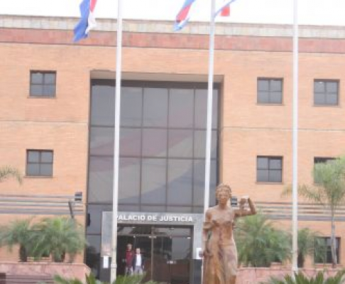 Fachada del Palacio de Justicia de Coronel Oviedo.