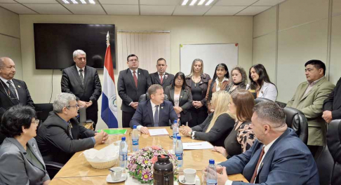 Ministro Martínez Simón llevó a cabo jornada de trabajo en Caacupé .