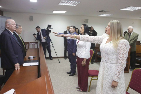 Ministros de la Corte Suprema tomaron juramento a magistrados.