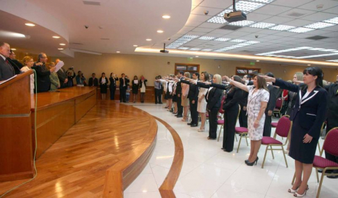 Momento en que los magistrados y la fiscala prestan juramento de rigor ante los ministros del máximo tribunal de la República.