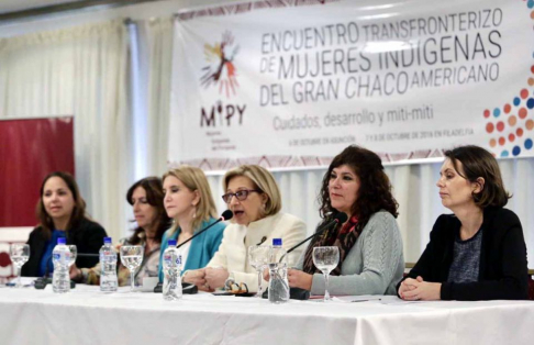 La doctora Alicia Pucheta en el encuentro que se realiza en el Hotel Guaraní.