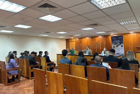 Alumnos de Uninorte visitaron el Palacio de Justicia de Asunción.