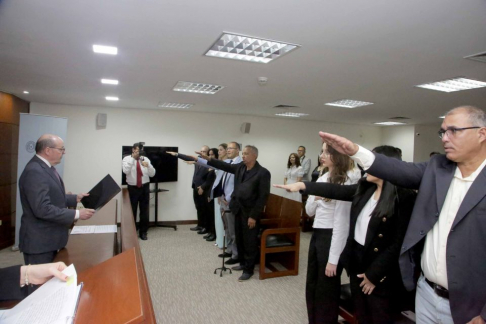 Presidente de la Corte Suprema de Justicia tomó juramento a nuevos ciudadanos naturalizados.