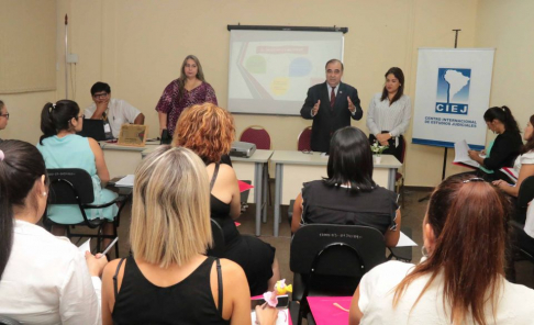 El Director del Sistema Nacional de Facilitadores Judiciales, Rigoberto Zarza, durante su discurso a los coordinadores del programa