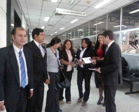 Los alumnos de la Universidad de San Lorenzo recorrieron las instalaciones del Palacio de Justicia.