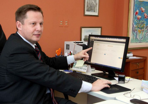 El miembro del Tribunal de Apelación en lo Civil y Comercial Alberto Martínez Simón explicó que el proceso de digitalización de expedientes permitirá agilizar los trámites.