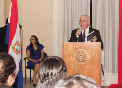 El ministro Bajac presenta un libro en Concepción.