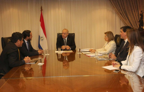 El titular de la Corte, Luis María Benítez Riera, y la ministra Alicia Pucheta, recibieron esta mañana a representantes de la fundación Tierra de Hombres.