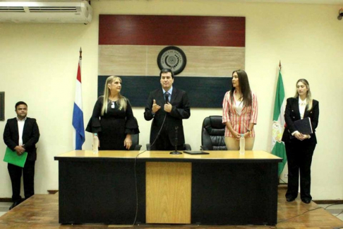 El ministro Gustavo Santander Dans realizó jornada de trabajo en Paraguarí.