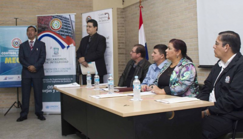 La actividad fue desarrollada en la sala de conferencias de la Municipalidad de Caacupé