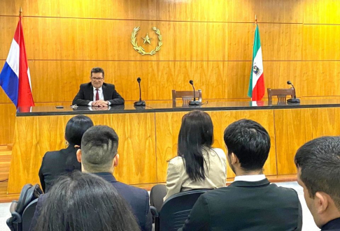 Estudiantes de la UNINORTE visitaron el Palacio de Justicia de Encarnación.