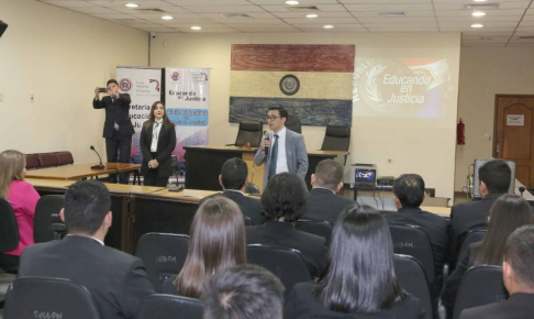 El juez civilista el doctor Edgar Rivas expuso sobre la ley de regulación de honorarios de abogados.