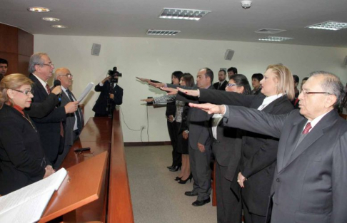 El acto estuvo encabezado por el presidente de la Corte Suprema de Justicia, doctor José Raúl Torres Kirmser, acompañado de la vicepresidenta segunda, doctora Gladys Bareiro de Módica, además de los ministros Luis María Benítez Riera y Sindulfo Blanco.