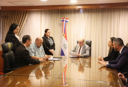 Corte Suprema y Municipalidad de Loma Plata acuerdan impulsar la formalización de títulos de propiedad.