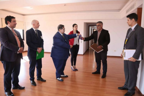 Entregan inmueble comisado a la Senabico para su administración