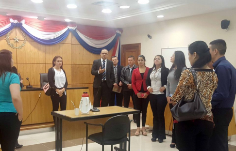 Alumnos de Derecho de la Universidad Técnica de Comercialización y Desarrollo visitaron el Palacio de San Pedro.
