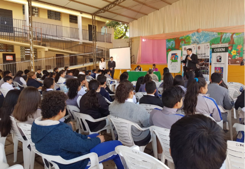 El encuentro contó con la exposición del juez penal Adolescente, doctor Camilo Torres, quien expuso sobre el bullying y consumo de sustancias estupefacientes.