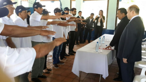 Durante el juramento ante las autoridades judiciales.