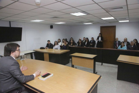 Charla impartida por el magistrado Matías Garcete, juez penal adolescente del 2° Turno de la Capital.
