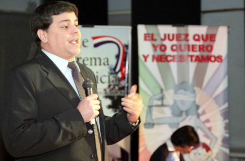 El doctor Camilo Torres habló sobre la importancia del buen manejo de las redes sociales.
