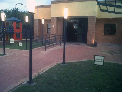 Fachada del nuevo local del Juzgado de Paz de Isla Umbú.