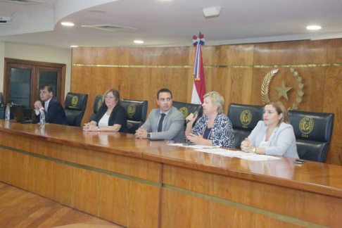  La directora general de Capital Humano, Rosa Szarán, se refirió al concurso como una instancia de oportunidad dentro del proceso institucional y resaltó la importancia de la formación continua y el cumplimiento de los requisitos establecidos.