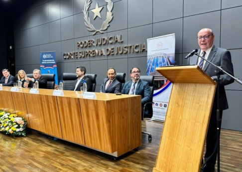 El presidente de la Corte Suprema de Justicia y ministro superintendente de la Circunscripción Judicial de Alto Paraná, doctor César Diesel, reconoció el trabajo de las autoridades involucradas por el espacio académico.