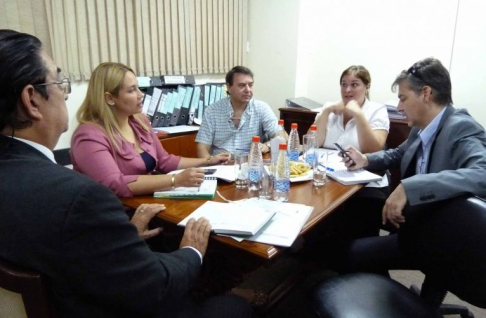 Arnaldo González, director de Marcas y Señales; Abog. Laura Stokel, del equipo técnico; Óscar Van Humbeek, representante de la ARP; Beatriz Contreras, de la Dirección de Informática; y el Lic. Pedro Yambay, presidente de Inventiva.